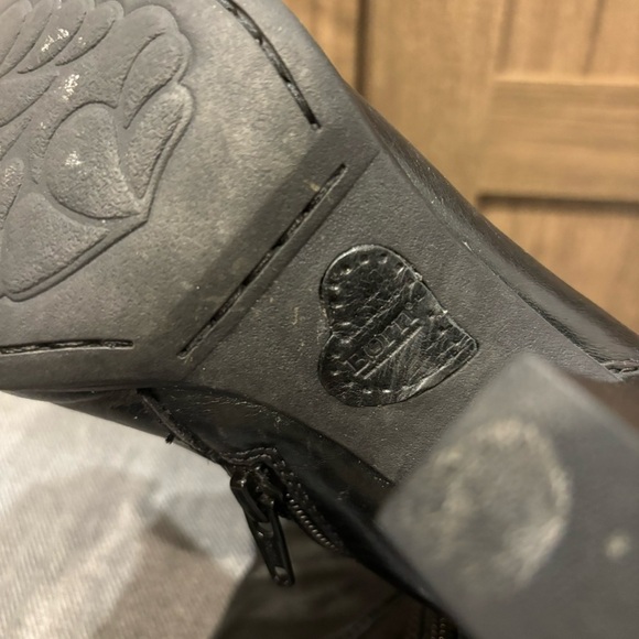 Born Vivi Black Leather Three Buckled moto Ankle Boots Size 7.5 Almond Toe - Picture 14 of 14